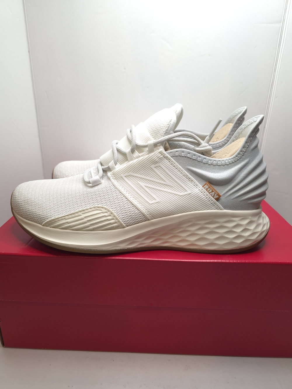New Balance WROAVRW Fresh Foam Running Sneaker Womens SIZE 9 WIDE